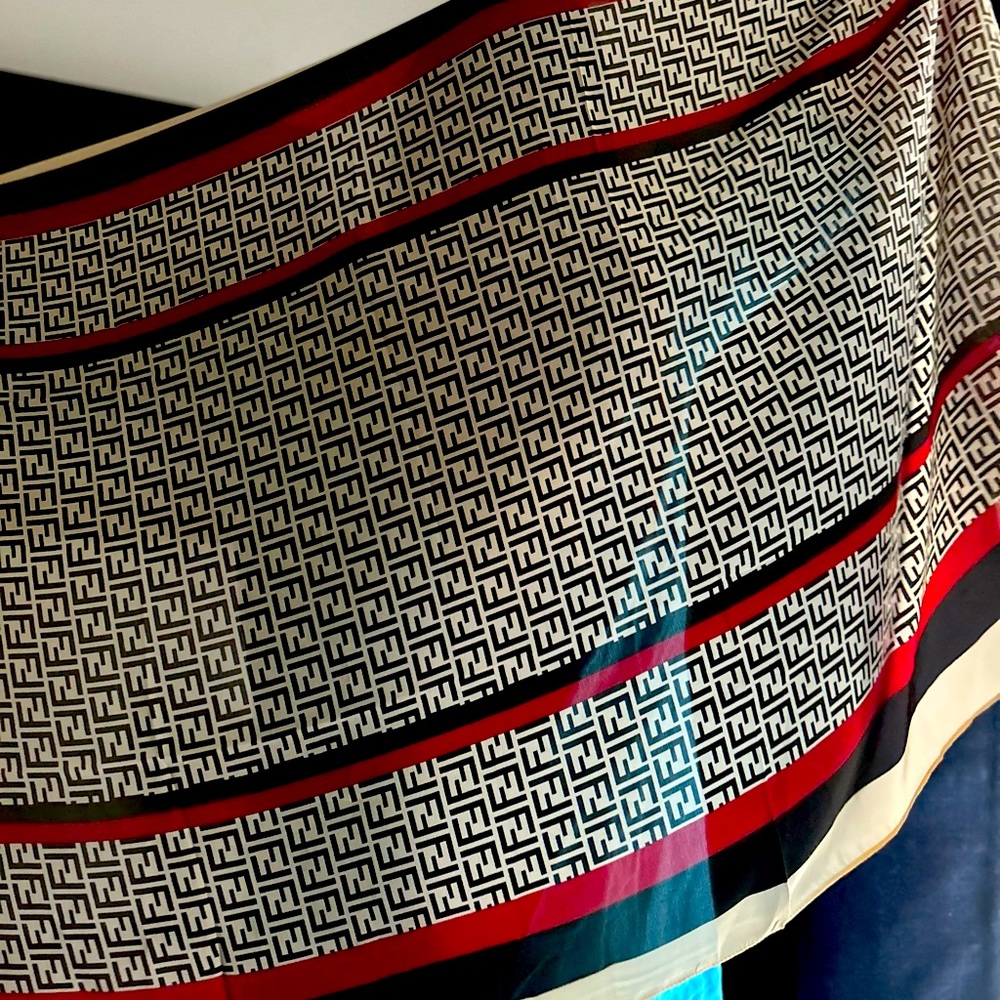Luxurious scarf Fendi copy.very good quality with elegant color patterns